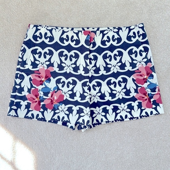 LOFT Pants - Ann Taylor Loft floral the Riviera short size 6